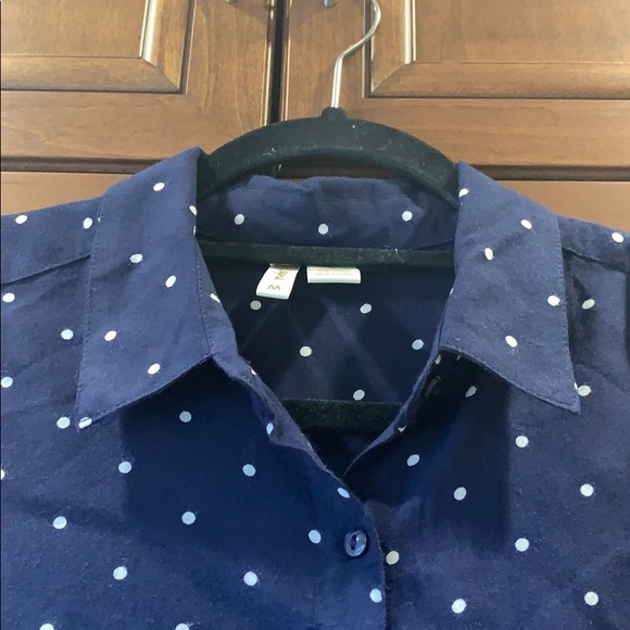 Sleeveless navy and white polka dot button down - Picture 3 of 7
